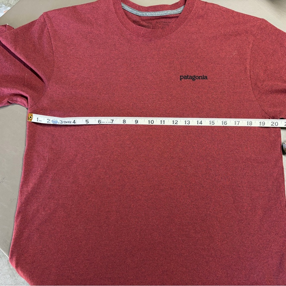 Patagonia red crewneck tee with grey trim - Picture 5 of 7
